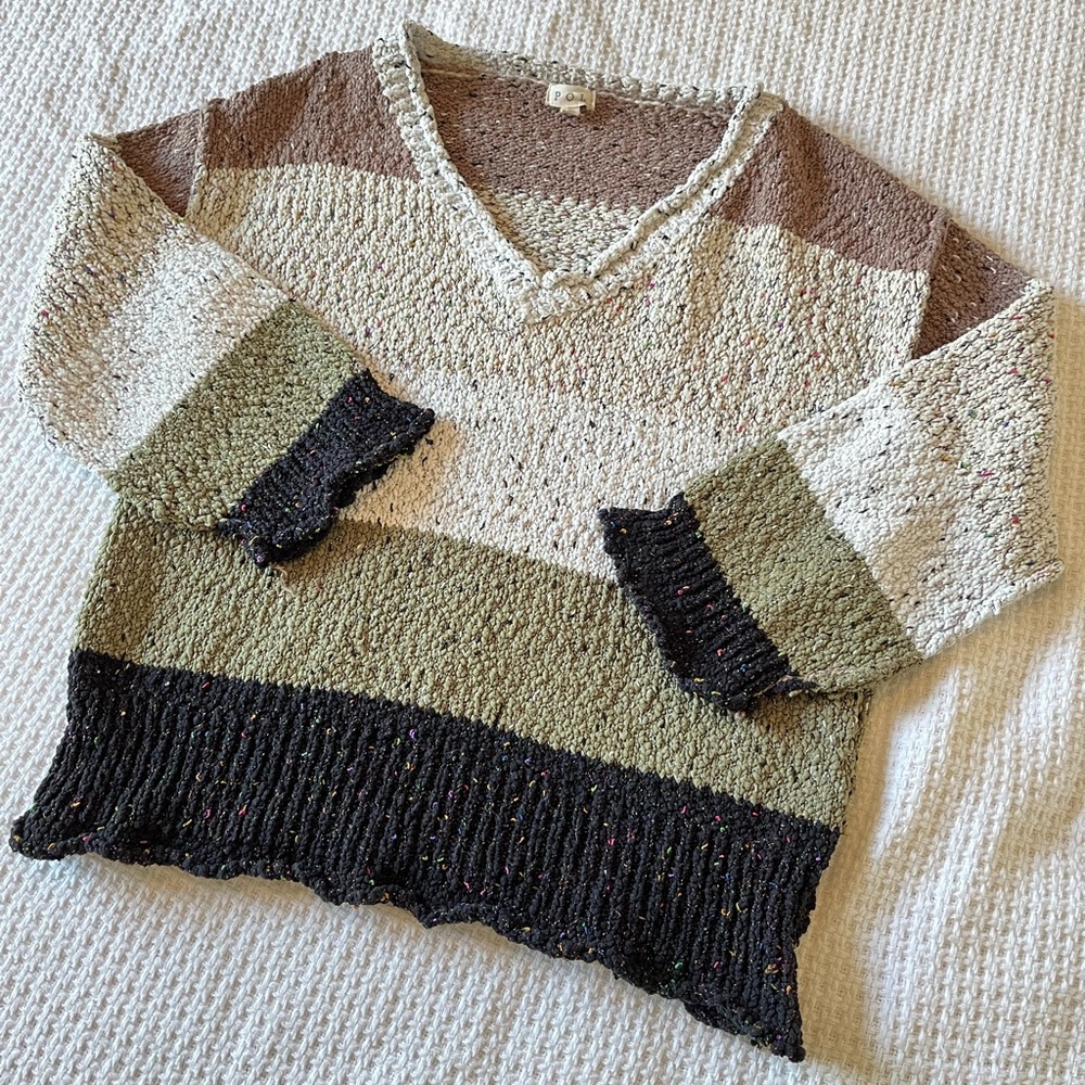 POL V-Neck Ruffle Sweater